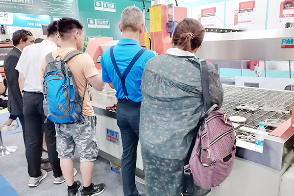 PMT Máquina de corte por jato de água ganha grande popularidade na feira