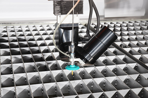 A aplicação do jato de água na indústria do vidro