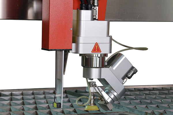 Como usar máquinas de corte por jato de água com segurança